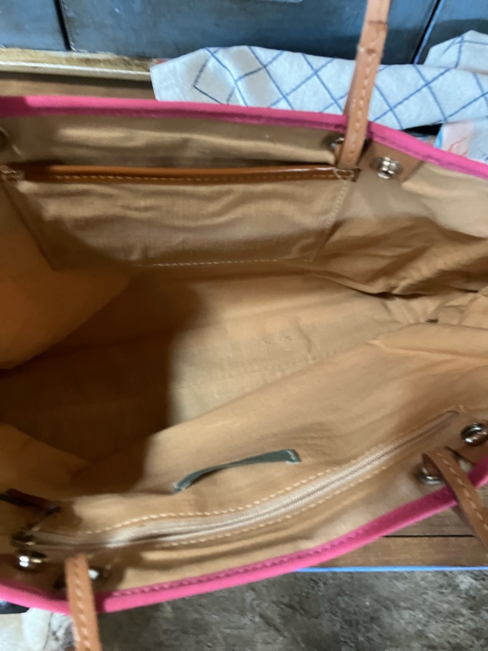 Anya Hindmarch Dog With Crown Purse - Picture 6 of 10